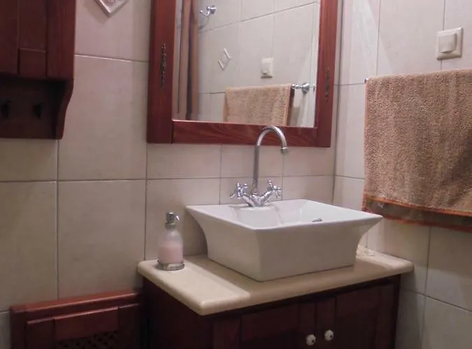 Hillsidehouse * Magouládes